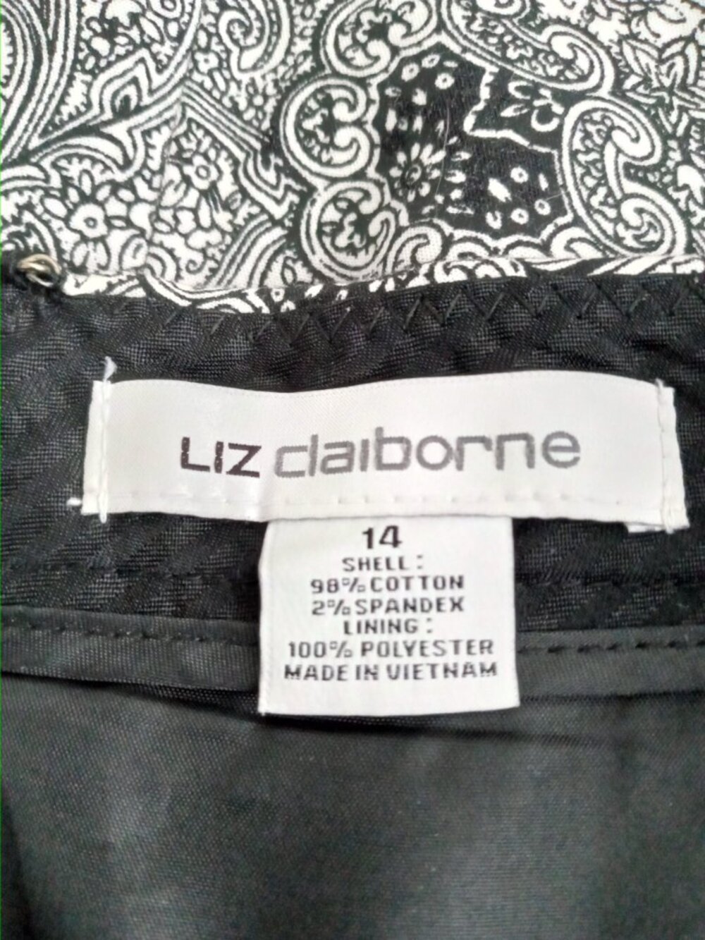 LIZ CLAIBORNE SKIRT. BLACK/WHITE PRINT NEW WITHOUT TAGS SIZE 14